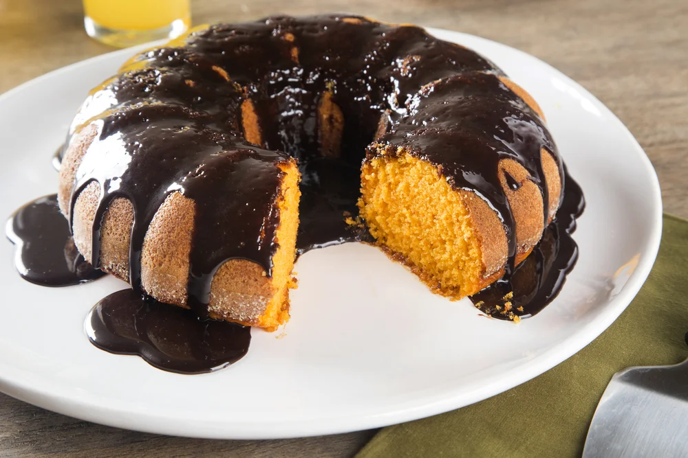 Como fazer bolo de cenoura com chocolate de forma simples 4 bolo de cenoura