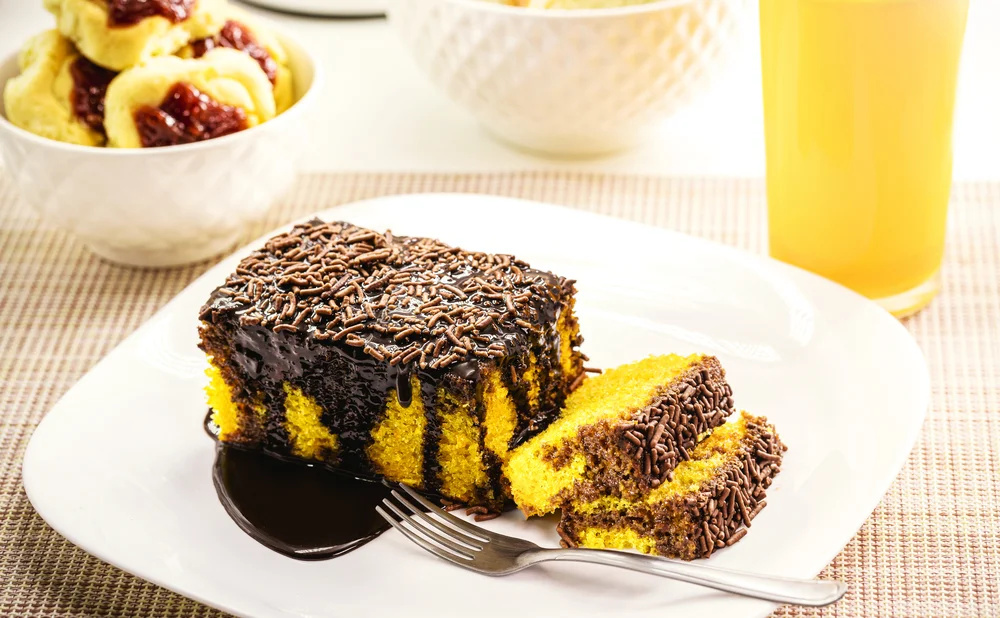 Como fazer bolo de cenoura com chocolate de forma simples 6 cenoura chocolate